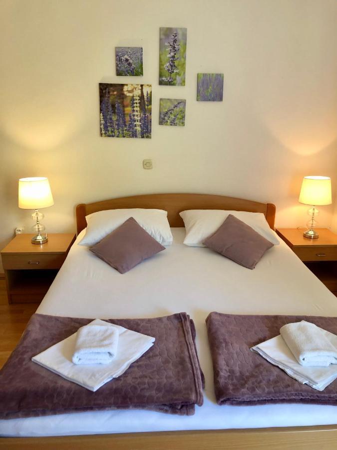 Hotel B&B CHAMBERLAIN Milna  Buitenkant foto