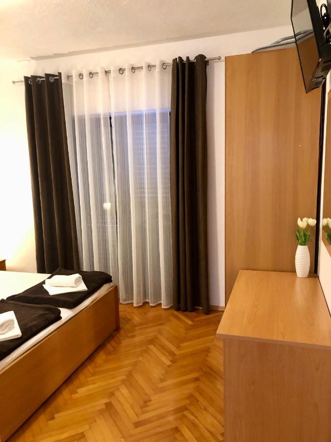 Hotel B&B CHAMBERLAIN Milna  Buitenkant foto