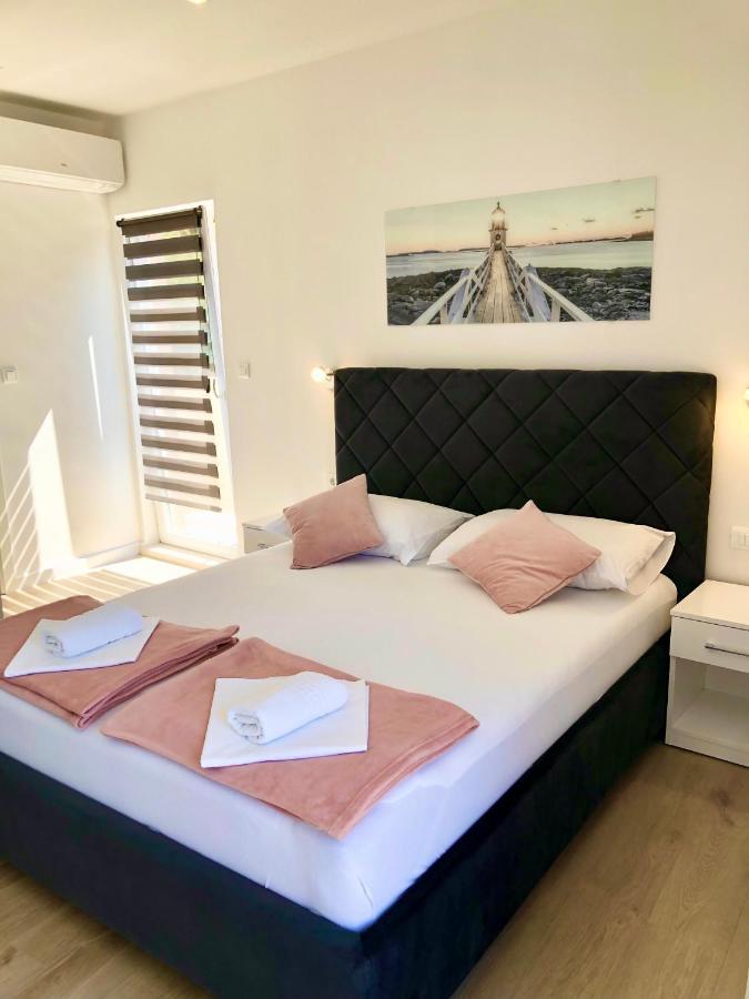 Hotel B&B CHAMBERLAIN Milna  Buitenkant foto