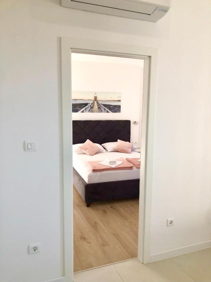Hotel B&B CHAMBERLAIN Milna  Buitenkant foto