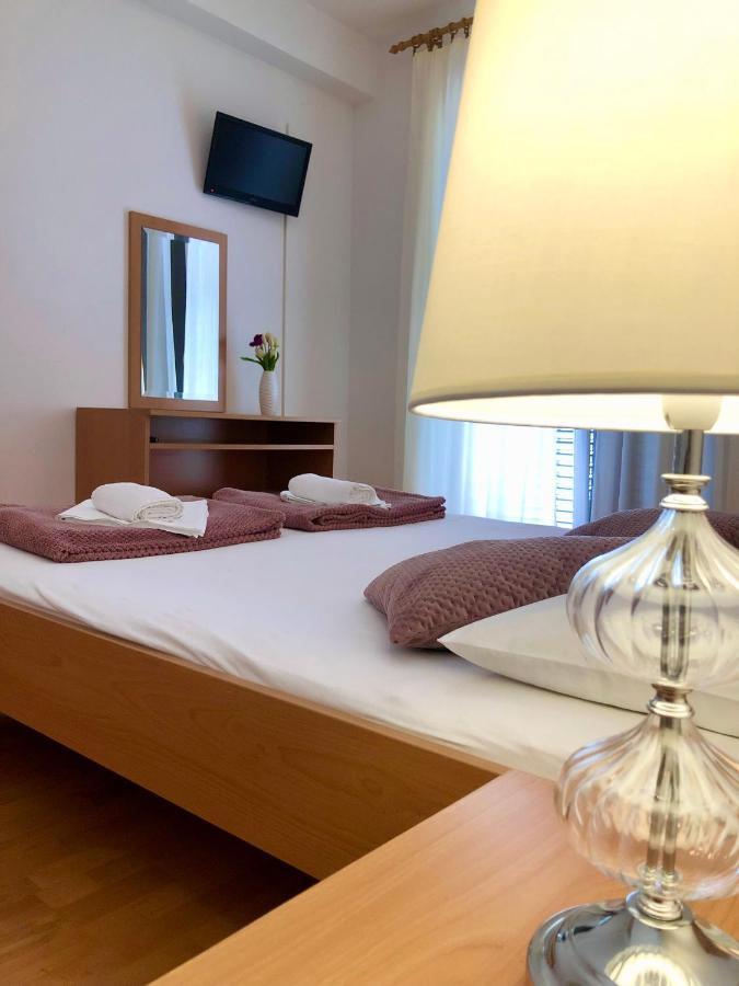 Hotel B&B CHAMBERLAIN Milna  Buitenkant foto