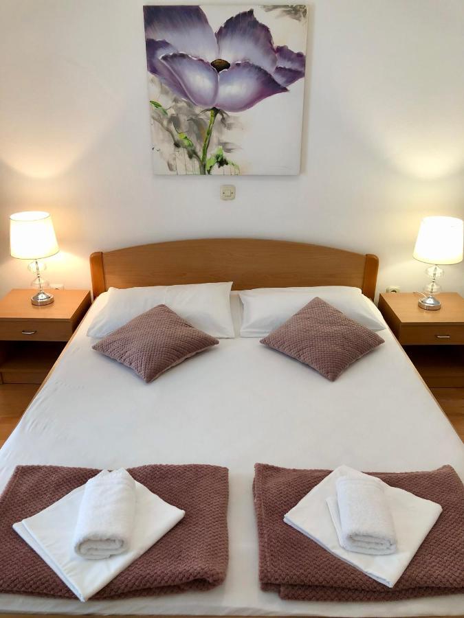 Hotel B&B CHAMBERLAIN Milna  Buitenkant foto
